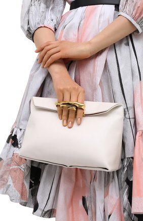 Женский клатч knuckle ALEXANDER MCQUEEN белого цвета по цене 172000 руб., арт. 631865/CSRRT | Фото 2 Женский клатч knuckle ALEXANDER MCQUEEN белого цвета, арт. 631865/CSRRT | Фото 2