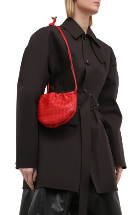Женская сумка bulb mini BOTTEGA VENETA красного цвета по цене 85450 руб., арт. 651905/V08Z1 | Фото 2 Женская сумка bulb mini BOTTEGA VENETA красного цвета, арт. 651905/V08Z1 | Фото 2 (Размер: mini; Сумки-технические: Сумки через плечо; Материал: Натуральная кожа)