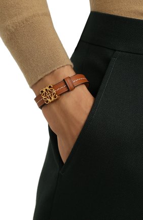 Женский браслет LOEWE коричневого цвета по цене 39050 руб., арт. J242240X14 | Фото 2 Женский браслет LOEWE коричневого цвета, арт. J242240X14 | Фото 2