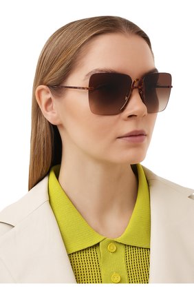 Женские солнцезащитные очки GIORGIO ARMANI коричневого цвета по цене 21250 руб., арт. AR6118 | Фото 2 Женские солнцезащитные очки GIORGIO ARMANI коричневого цвета, арт. AR6118 | Фото 2