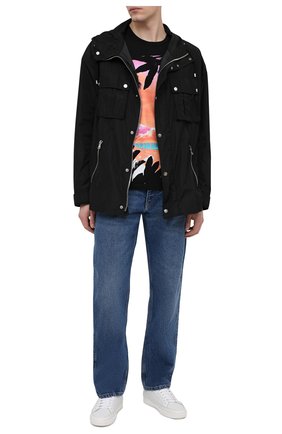 Мужская хлопковая футболка BALMAIN черного цвета по цене 42500 руб., арт. VH1EF000/G043 | Фото 2 Мужская хлопковая футболка BALMAIN черного цвета, арт. VH1EF000/G043 | Фото 2 (Принт: С принтом; Материал внешний: Хлопок; Стили: Кэжуэл; Рукава: Короткие; Длина (для топов): Стандартные)