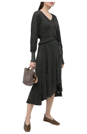 Женское платье из вискозы CHLOÉ темно-зеленого цвета по цене 229500 руб., арт. CHC21SMR82570 | Фото 2 Женское платье из вискозы CHLOÉ темно-зеленого цвета, арт. CHC21SMR82570 | Фото 2 (Случай: Повседневный; Длина Ж (юбки, платья, шорты): Миди; Рукава: Длинные; Материал подклада: Шелк; Кросс-КТ: Трикотаж; Стили: Романтичный; Материал внешний: Вискоза; Региональные ограничения белый список (Axapta Mercury): RU; Женское Кросс-КТ: Платье-одежда)