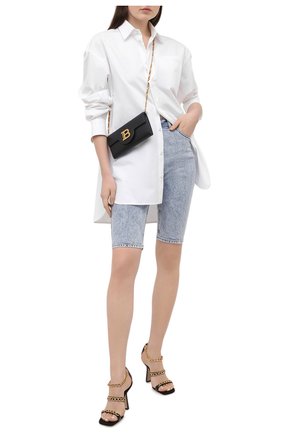Женские джинсовые шорты BALMAIN голубого цвета по цене 62900 руб., арт. VF15425/D097 | Фото 2 Женские джинсовые шорты BALMAIN голубого цвета, арт. VF15425/D097 | Фото 2 (Материал внешний: Хлопок, Деним; Женское Кросс-КТ: Шорты-одежда; Кросс-КТ: Деним; Стили: Гранж; Длина Ж (юбки, платья, шорты): До колена)
