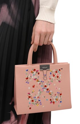 Женская сумка box mini OFF-WHITE светло-розового цвета по цене 85200 руб., арт. 0WNA059R21LEA002 | Фото 2 Женская сумка box mini OFF-WHITE светло-розового цвета, арт. 0WNA059R21LEA002 | Фото 2 (Сумки-технические: Сумки через плечо, Сумки top-handle; Материал: Натуральная кожа; Размер: mini; Ремень/цепочка: На ремешке)