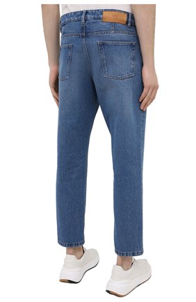 Мужские джинсы AMI синего цвета, арт. E21HD204.601 | Фото 4 (Силуэт М (брюки): Прямые; Кросс-КТ: Деним; Длина (брюки, джинсы): Стандартные; Стили: Гранж; Материал внешний: Хлопок, Деним; Детали: Потертости)