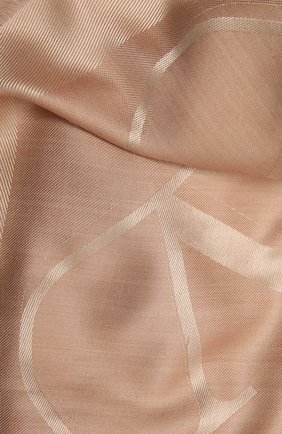 Женская шаль VALENTINO светло-бежевого цвета по цене 44200 руб., арт. VW2EB104/AJB | Фото 2 Женская шаль VALENTINO светло-бежевого цвета, арт. VW2EB104/AJB | Фото 2