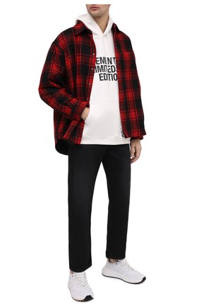 Мужской хлопковое худи VETEMENTS белого цвета по цене 75150 руб., арт. UE51TR820W 1604/M | Фото 2 Мужской хлопковое худи VETEMENTS белого цвета, арт. UE51TR820W 1604/M | Фото 2