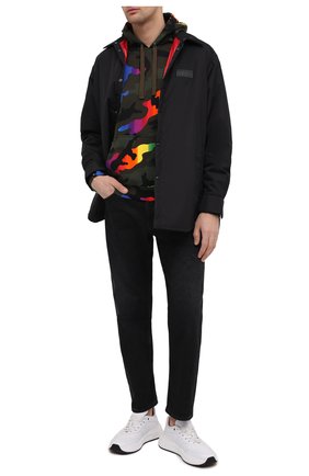 Мужской хлопковое худи VALENTINO разноцветного цвета по цене 105000 руб., арт. VV3MF06H72N | Фото 2 Мужской хлопковое худи VALENTINO разноцветного цвета, арт. VV3MF06H72N | Фото 2 (Длина (для топов): Стандартные; Стили: Милитари; Принт: С принтом; Рукава: Длинные; Мужское Кросс-КТ: Худи-одежда; Материал внешний: Хлопок)