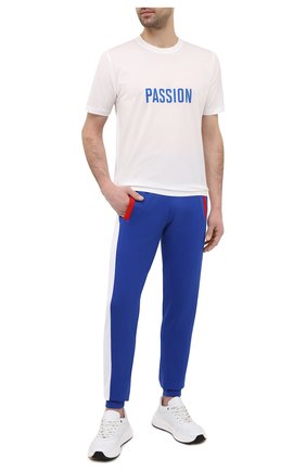 Мужские хлопковые джоггеры KITON синего цвета по цене 196000 руб., арт. UK1157 | Фото 2 Мужские хлопковые джоггеры KITON синего цвета, арт. UK1157 | Фото 2 (Длина (брюки, джинсы): Стандартные; Кросс-КТ: Спорт; Материал внешний: Хлопок; Силуэт М (брюки): Джоггеры; Стили: Спорт-шик; Региональные ограничения белый список (Axapta Mercury): RU)
