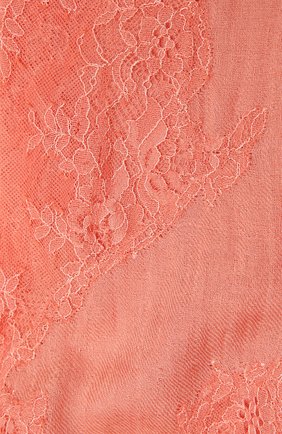 Женская шаль из шелка и шерсти VINTAGE SHADES кораллового цвета по цене 28750 руб., арт. 6803D | Фото 2 Женская шаль из шелка и шерсти VINTAGE SHADES кораллового цвета, арт. 6803D | Фото 2