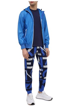 Мужская хлопковая футболка KENZO синего цвета по цене 9255 руб., арт. FB55TS0034SA | Фото 2 Мужская хлопковая футболка KENZO синего цвета, арт. FB55TS0034SA | Фото 2 (Стили: Спорт-шик, Гранж; Рукава: Короткие; Материал внешний: Хлопок; Длина (для топов): Стандартные; Принт: Без принта)