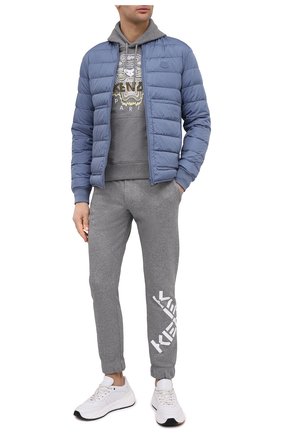 Мужские хлопковые джоггеры kenzo sport KENZO серого цвета по цене 15050 руб., арт. FA65PA7124MS | Фото 2 Мужские хлопковые джоггеры kenzo sport KENZO серого цвета, арт. FA65PA7124MS | Фото 2 (Мужское Кросс-КТ: Брюки-трикотаж; Длина (брюки, джинсы): Стандартные; Материал внешний: Хлопок; Силуэт М (брюки): Джоггеры; Стили: Спорт-шик)