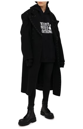 Женский хлопковое худи VETEMENTS черного цвета по цене 72050 руб., арт. UE51TR820B 1604/W | Фото 2 Женский хлопковое худи VETEMENTS черного цвета, арт. UE51TR820B 1604/W | Фото 2