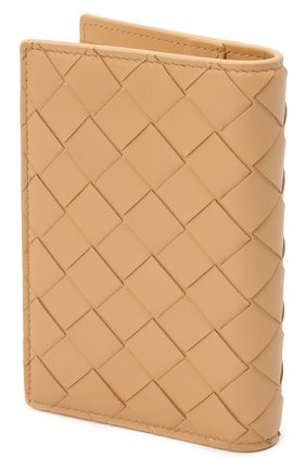 Женские кожаная обложка для паспорта BOTTEGA VENETA бежевого цвета по цене 29800 руб., арт. 608061/VCPP2 | Фото 2 Женские кожаная обложка для паспорта BOTTEGA VENETA бежевого цвета, арт. 608061/VCPP2 | Фото 2