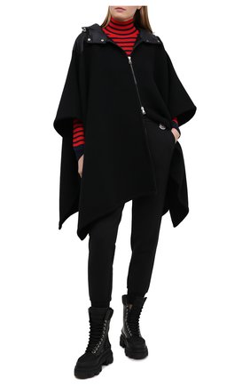 Женская шерстяное пончо MONCLER черного цвета по цене 106200 руб., арт. G1-093-3G515-00-A0189 | Фото 2 Женская шерстяное пончо MONCLER черного цвета, арт. G1-093-3G515-00-A0189 | Фото 2