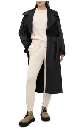 Женский свитер из шерсти и кашемира HELMUT LANG кремвого цвета по цене 41050 руб., арт. K10HW704 | Фото 2 Женский свитер из шерсти и кашемира HELMUT LANG кремвого цвета, арт. K10HW704 | Фото 2