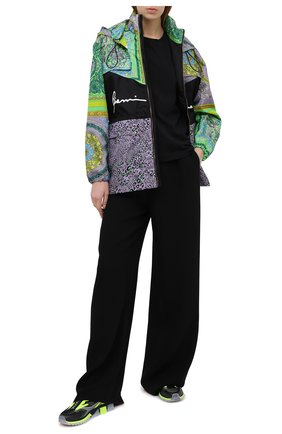 Женская ветровка VERSACE разноцветного цвета по цене 242000 руб., арт. A88624/1F00505 | Фото 2 Женская ветровка VERSACE разноцветного цвета, арт. A88624/1F00505 | Фото 2