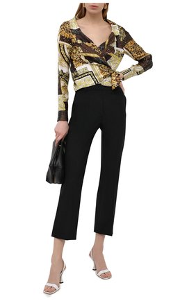 Женская шелковая блузка VERSACE золотого цвета по цене 99500 руб., арт. A88213/1F00456 | Фото 2 Женская шелковая блузка VERSACE золотого цвета, арт. A88213/1F00456 | Фото 2