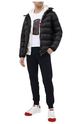 Мужская хлопковый лонгслив MONCLER белого цвета по цене 27100 руб., арт. G1-091-8D719-10-8390T | Фото 2 Мужская хлопковый лонгслив MONCLER белого цвета, арт. G1-091-8D719-10-8390T | Фото 2