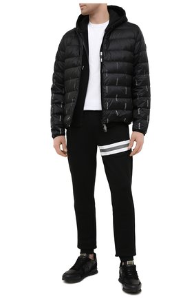 Мужская хлопковая футболка MONCLER белого цвета по цене 18900 руб., арт. G1-091-8C7C6-00-8390T | Фото 2 Мужская хлопковая футболка MONCLER белого цвета, арт. G1-091-8C7C6-00-8390T | Фото 2 (Длина (для топов): Стандартные; Принт: Без принта; Материал внешний: Хлопок; Стили: Гранж, Кэжуэл; Рукава: Короткие)