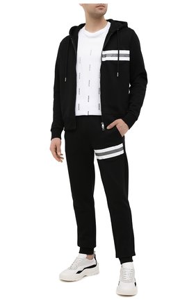 Мужская хлопковая футболка MONCLER белого цвета по цене 21100 руб., арт. G1-091-8C7B1-10-829H8 | Фото 2 Мужская хлопковая футболка MONCLER белого цвета, арт. G1-091-8C7B1-10-829H8 | Фото 2 (Длина (для топов): Стандартные; Материал внешний: Хлопок; Стили: Гранж; Принт: С принтом; Рукава: Короткие)