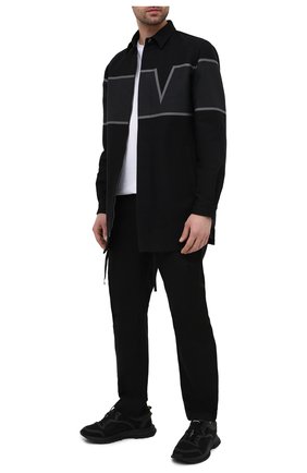 Мужская хлопковая куртка VALENTINO черного цвета по цене 178000 руб., арт. VV3CJF35718 | Фото 2 Мужская хлопковая куртка VALENTINO черного цвета, арт. VV3CJF35718 | Фото 2