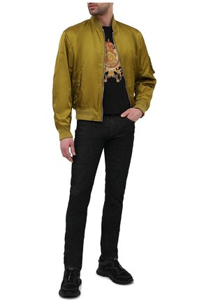 Мужской двусторонний бомбер VERSACE хаки цвета по цене 189500 руб., арт. A88323/1F00440 | Фото 2 Мужской двусторонний бомбер VERSACE хаки цвета, арт. A88323/1F00440 | Фото 2