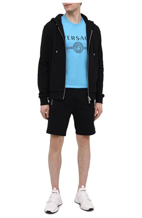 Мужская хлопковая футболка VERSACE синего цвета по цене 23850 руб., арт. A87573/A228806 | Фото 2 Мужская хлопковая футболка VERSACE синего цвета, арт. A87573/A228806 | Фото 2