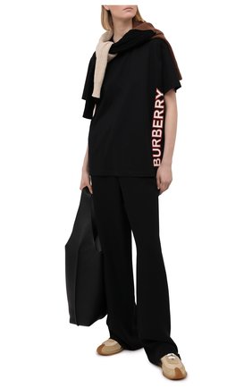 Женская хлопковая футболка BURBERRY черного цвета по цене 33800 руб., арт. 8037382 | Фото 2 Женская хлопковая футболка BURBERRY черного цвета, арт. 8037382 | Фото 2