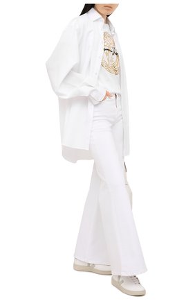 Женская хлопковая футболка VERSACE белого цвета по цене 26500 руб., арт. A87456/A228806 | Фото 2 Женская хлопковая футболка VERSACE белого цвета, арт. A87456/A228806 | Фото 2