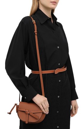 Женская сумка gate mini LOEWE коричневого цвета по цене 110500 руб., арт. A650N46X02 | Фото 2 Женская сумка gate mini LOEWE коричневого цвета, арт. A650N46X02 | Фото 2