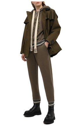 Женские хлопковые джоггеры LOEWE хаки цвета по цене 57300 руб., арт. S359331XCU | Фото 2 Женские хлопковые джоггеры LOEWE хаки цвета, арт. S359331XCU | Фото 2