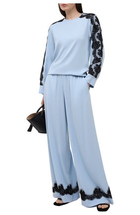 Женская шелковая блузка DOLCE & GABBANA голубого цвета, арт. F74V0T/FUABF | Фото 2 (Материал внешний: Шелк; Женское Кросс-КТ: Блуза-белье, Блуза-одежда; Рукава: Длинные; Длина (для топов): Стандартные; Региональные ограничения белый список (Axapta Mercury): RU)