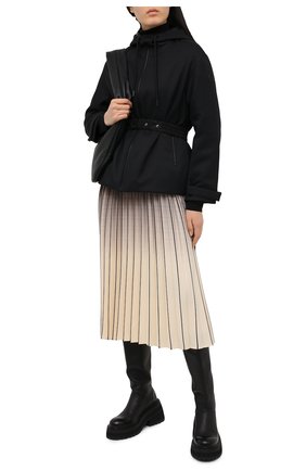 Женский пуховая куртка MONCLER черного цвета по цене 102500 руб., арт. G1-093-1A53H-20-54AWE | Фото 2 Женский пуховая куртка MONCLER черного цвета, арт. G1-093-1A53H-20-54AWE | Фото 2
