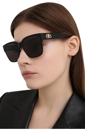 Женские солнцезащитные очки BALENCIAGA черного цвета по цене 24700 руб., арт. BB0056S 001 | Фото 2 Женские солнцезащитные очки BALENCIAGA черного цвета, арт. BB0056S 001 | Фото 2
