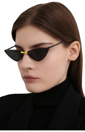 Женские солнцезащитные очки GENTLE MONSTER черного цвета по цене 29950 руб., арт. KR0W M01 | Фото 2 Женские солнцезащитные очки GENTLE MONSTER черного цвета, арт. KR0W M01 | Фото 2