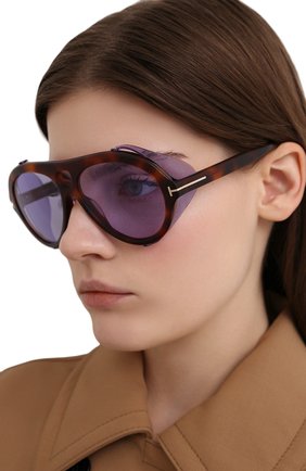 Женские солнцезащитные очки TOM FORD коричневого цвета, арт. TF882 53Y | Фото 2 (Тип очков: С/з; Очки форма: Авиаторы; Оптика Гендер: оптика-унисекс)