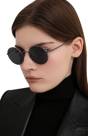 Женские солнцезащитные очки OLIVER PEOPLES темно-серого цвета по цене 29500 руб., арт. 1197ST-5253R5 | Фото 2 Женские солнцезащитные очки OLIVER PEOPLES темно-серого цвета, арт. 1197ST-5253R5 | Фото 2