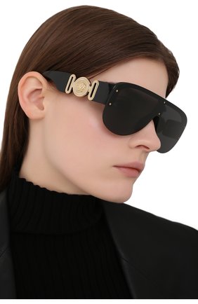 Женские солнцезащитные очки VERSACE черного цвета по цене 18600 руб., арт. 4391-GB1/87 | Фото 2 Женские солнцезащитные очки VERSACE черного цвета, арт. 4391-GB1/87 | Фото 2