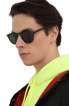 Женские солнцезащитные очки OLIVER PEOPLES черного цвета по цене 25700 руб., арт. 5217S-1031P2 | Фото 3 Женские солнцезащитные очки OLIVER PEOPLES черного цвета, арт. 5217S-1031P2 | Фото 3