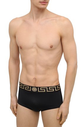 Мужские плавки-шорты VERSACE черного цвета по цене 17100 руб., арт. ABU01026/A232185 | Фото 2 Мужские плавки-шорты VERSACE черного цвета, арт. ABU01026/A232185 | Фото 2