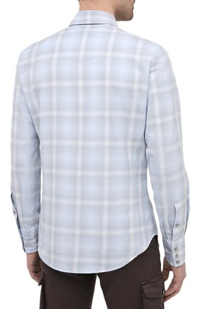 Мужская хлопковая рубашка TOM FORD светло-голубого цвета, арт. 9FT113/94MEKI | Фото 4 (Принт: Клетка; Воротник: Кент; Рукава: Длинные; Манжеты: На кнопках; Случай: Повседневный; Длина (для топов): Стандартные; Рубашки М: Slim Fit; Региональные ограничения белый список (Axapta Mercury): RU; Материал внешний: Хлопок; Стили: Кэжуэл)