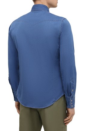 Мужская джинсовая рубашка TOM FORD синего цвета, арт. 9FT460/94MEKI | Фото 4 (Воротник: Кент; Рукава: Длинные; Манжеты: На кнопках; Кросс-КТ: Деним; Случай: Повседневный; Длина (для топов): Стандартные; Рубашки М: Slim Fit; Региональные ограничения белый список (Axapta Mercury): RU; Материал внешний: Хлопок, Деним; Принт: Однотонные; Стили: Кэжуэл)