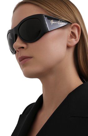 Женские солнцезащитные очки VERSACE черного цвета по цене 17500 руб., арт. 4392-GB1/87 | Фото 2 Женские солнцезащитные очки VERSACE черного цвета, арт. 4392-GB1/87 | Фото 2