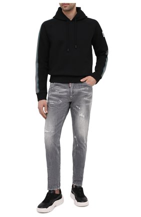 Мужские джинсы DSQUARED2 серого цвета по цене 47000 руб., арт. S74LB0867/S30260 | Фото 2 Мужские джинсы DSQUARED2 серого цвета, арт. S74LB0867/S30260 | Фото 2 (Кросс-КТ: Деним; Стили: Гранж; Длина (брюки, джинсы): Стандартные; Детали: Потертости; Силуэт М (брюки): Прямые; Материал внешний: Хлопок)