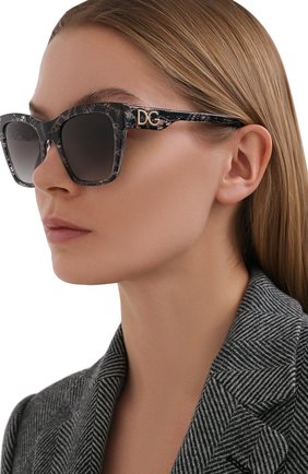 Женские солнцезащитные очки DOLCE & GABBANA серого цвета по цене 21150 руб., арт. 4384-32878G | Фото 2 Женские солнцезащитные очки DOLCE & GABBANA серого цвета, арт. 4384-32878G | Фото 2