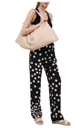 Женские шелковые брюки VALENTINO черно-белого цвета по цене 158500 руб., арт. VB3RB43565N | Фото 2 Женские шелковые брюки VALENTINO черно-белого цвета, арт. VB3RB43565N | Фото 2