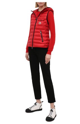 Женский пуховый жилет MONCLER GENIUS красного цвета по цене 80900 руб., арт. G1-093-1A129-00-5396Q | Фото 2 Женский пуховый жилет MONCLER GENIUS красного цвета, арт. G1-093-1A129-00-5396Q | Фото 2
