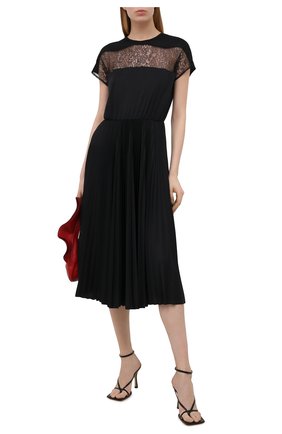 Женское платье VALENTINO черного цвета по цене 210500 руб., арт. VB3MJ02U64F | Фото 2 Женское платье VALENTINO черного цвета, арт. VB3MJ02U64F | Фото 2