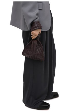 Женская сумка twist mini BOTTEGA VENETA темно-фиолетового цвета по цене 95850 руб., арт. 652001/VCPP0 | Фото 2 Женская сумка twist mini BOTTEGA VENETA темно-фиолетового цвета, арт. 652001/VCPP0 | Фото 2 (Материал: Натуральная кожа; Размер: mini; Сумки-технические: Сумки top-handle)